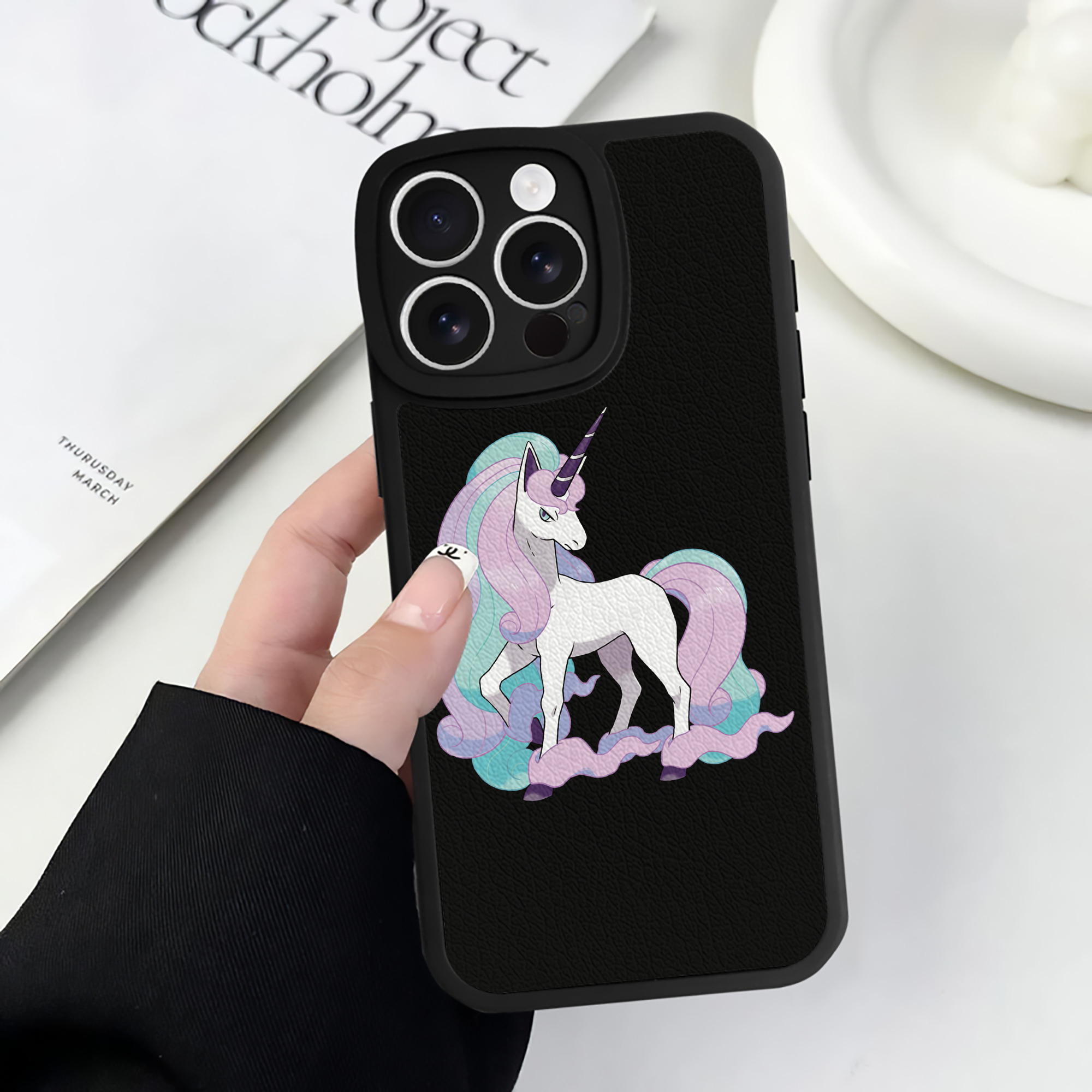 （画像用） ポケットモンスター Pokémon 【iPhone 16シリーズ対応】シリコンスマホケース（レザー調） 材質：シリコン